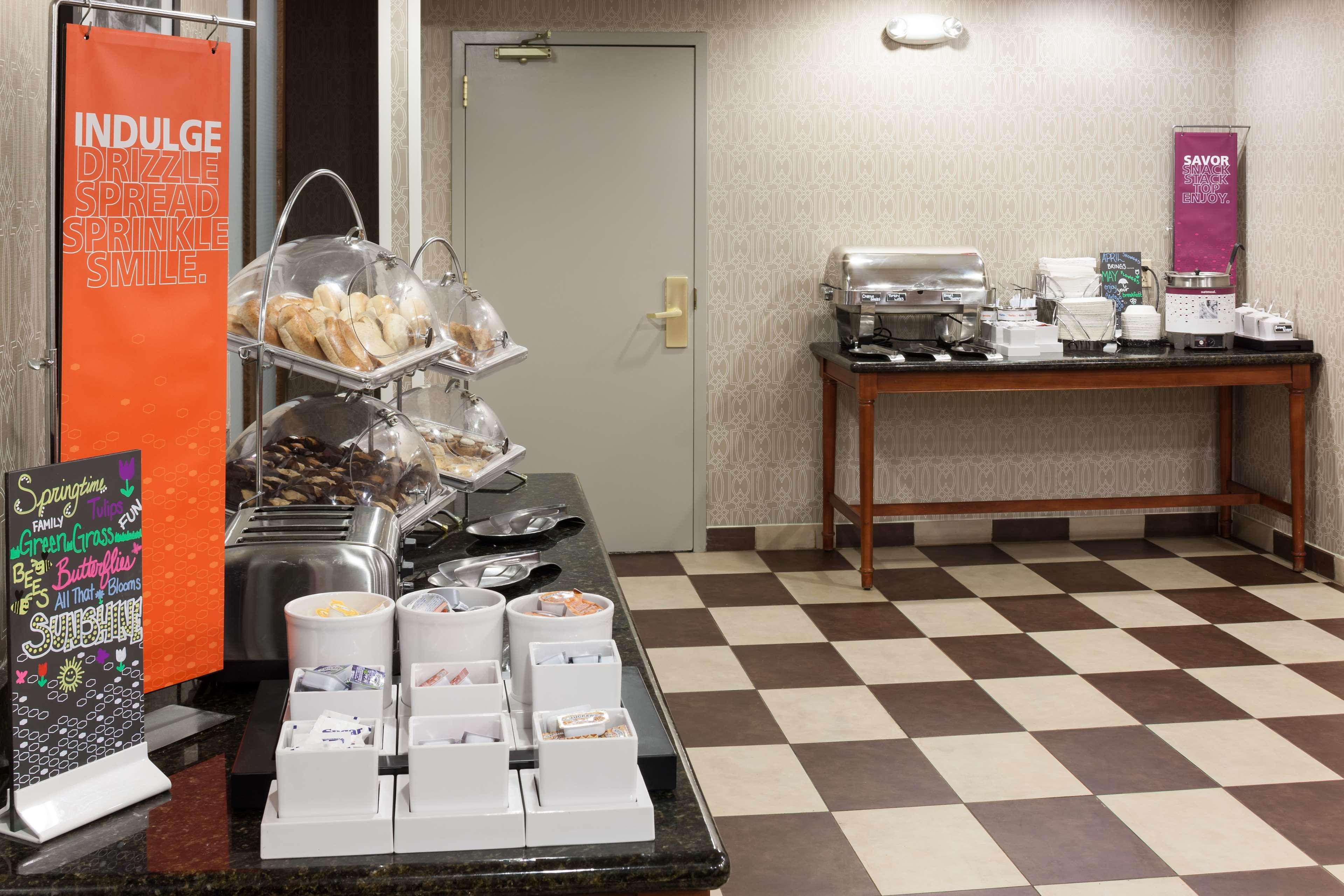 Hampton Inn & Suites סידר רפידס מראה חיצוני תמונה
